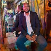 Profesor de español y sociales para todas las edades. Empático y creativo